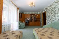 Здесь можно снять квартиру в Феодосии выгодно - Просторная спальня.
